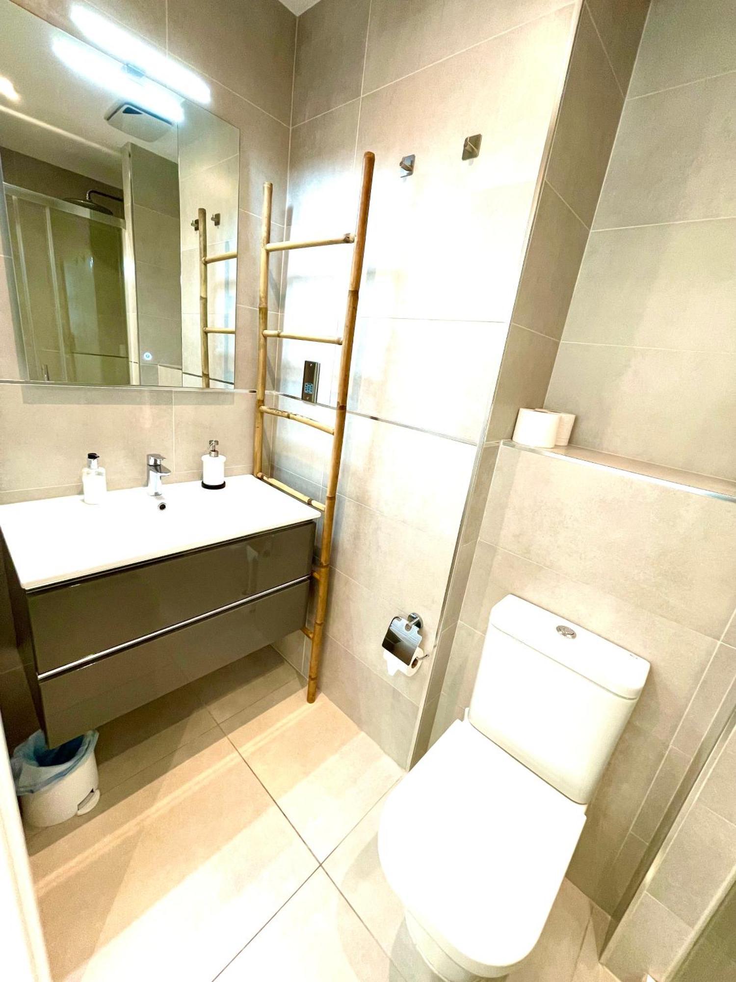 Gibraltar Central Suites Eksteriør bilde